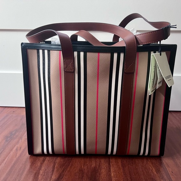 NWT Burberry Small Book Tote Archive Beige retails $1250 - Picture 3 of 16